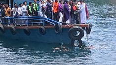 Pencarian Mahasiswa Unika yang Tenggelam di Danau Toba Dihentikan, Keluarga Tabur Bunga dari Kapal