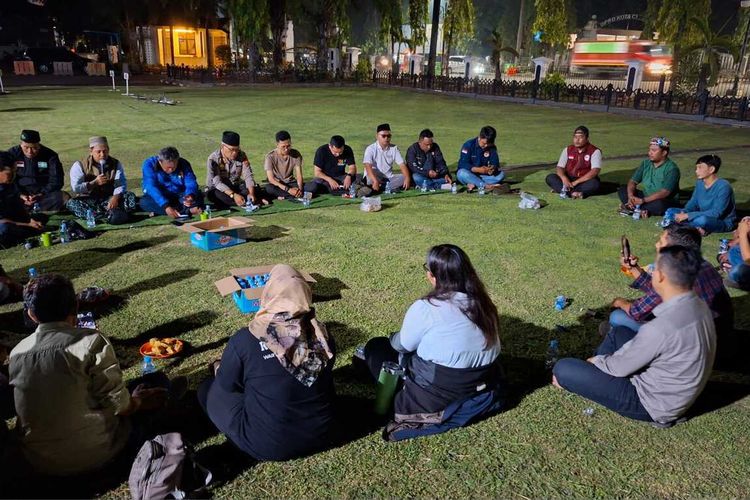 Untaian Doa Jurnalis Banten untuk 8 Orang Hilang Kontak Saat Liput Gunung Anak Krakatau