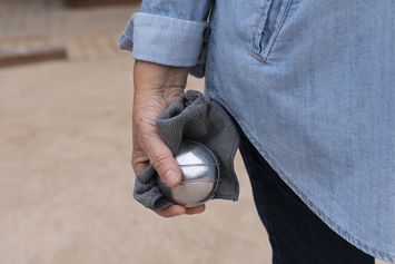 Cara Memilih Bola Petanque yang Tepat Sesuai Gaya Bermain