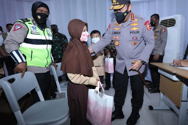 Kapolri Jenderal Listyo Sigit Prabowo menghadiri launching vaksinasi merdeka anak di SDN 01 Mangga Dua Selatan, Sawah Besar, Jakarta Pusat, Rabu (5/1/2022). Dokumen: Divisi Humas Polri 
