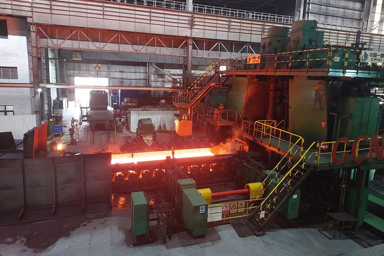 Proses produksi stainless steel di PT Indonesia Tsingshan Stainless Steel di Indonesia Morowowali Industrial Park (IMIP), Kabupaten Morowali, Sulawesi Tengah, Kamis (18/1/2024).
