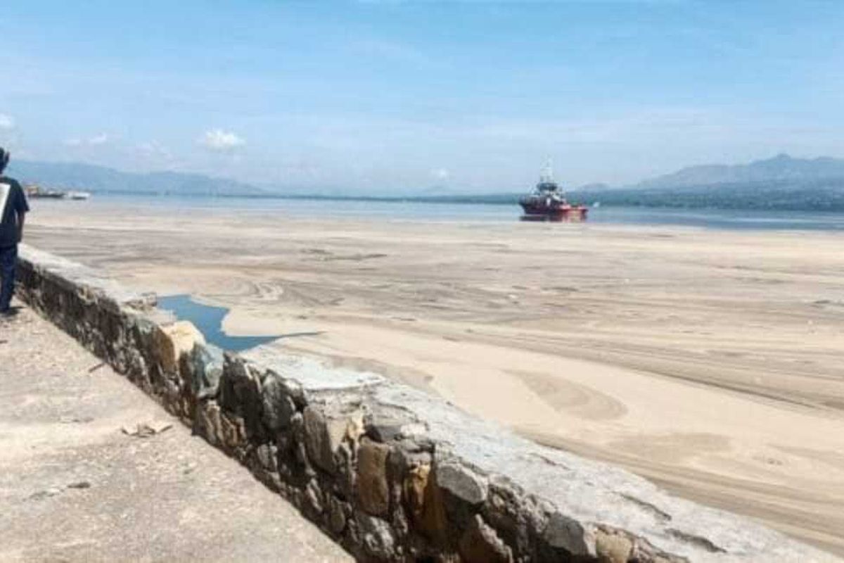 Suasana pantai yang diduga pencemaran