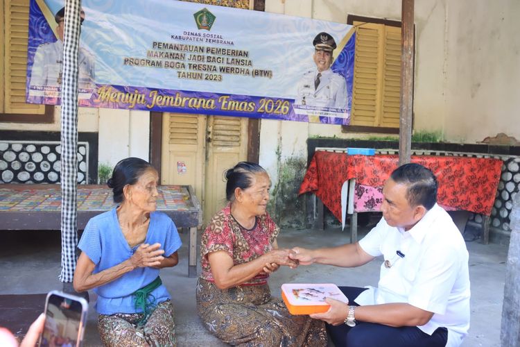 Program Boga Tresna Werdha berupa makanan cepat saji bergizi untuk membantu lansia kurang mampu