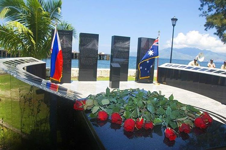 Hellships Memorial, sebuah monumen peringatan akan tawanan perang ketika masa Perang Dunia 2 yang berada di kota Olongapo, Filipina.