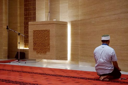 FOTO: Menikmati Interior Masjid Siti Aisyah Solo