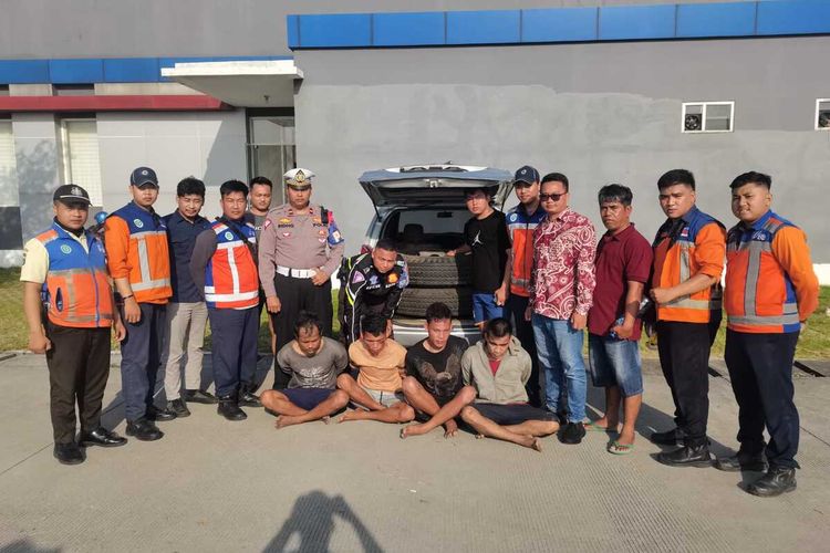 4 pelaku pencurian ban serep ditangkap polisi di Tol KLBM, Jumat (3/5/2024)