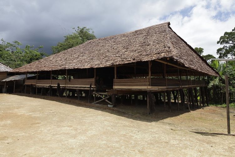 Baileo rumah adat milik Suku Huaulu.