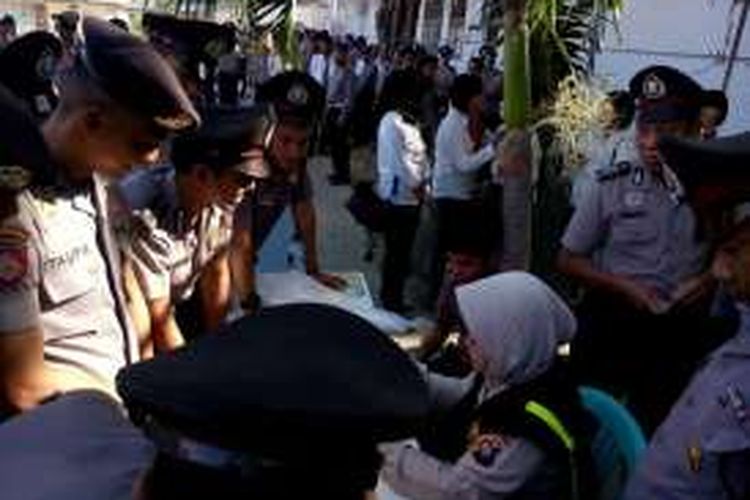 Seluruh anggota Polres Gorontalo menjalani pemeriksaan air kencing untuk memberantas peredaran narkoba di internal polisi