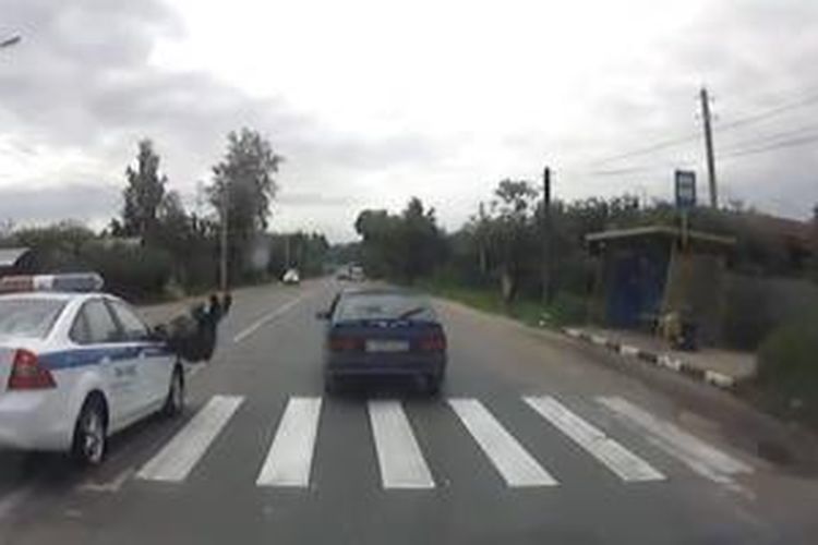 Polisi Rusia Tabrak pejalan kaki di Zebra Cross