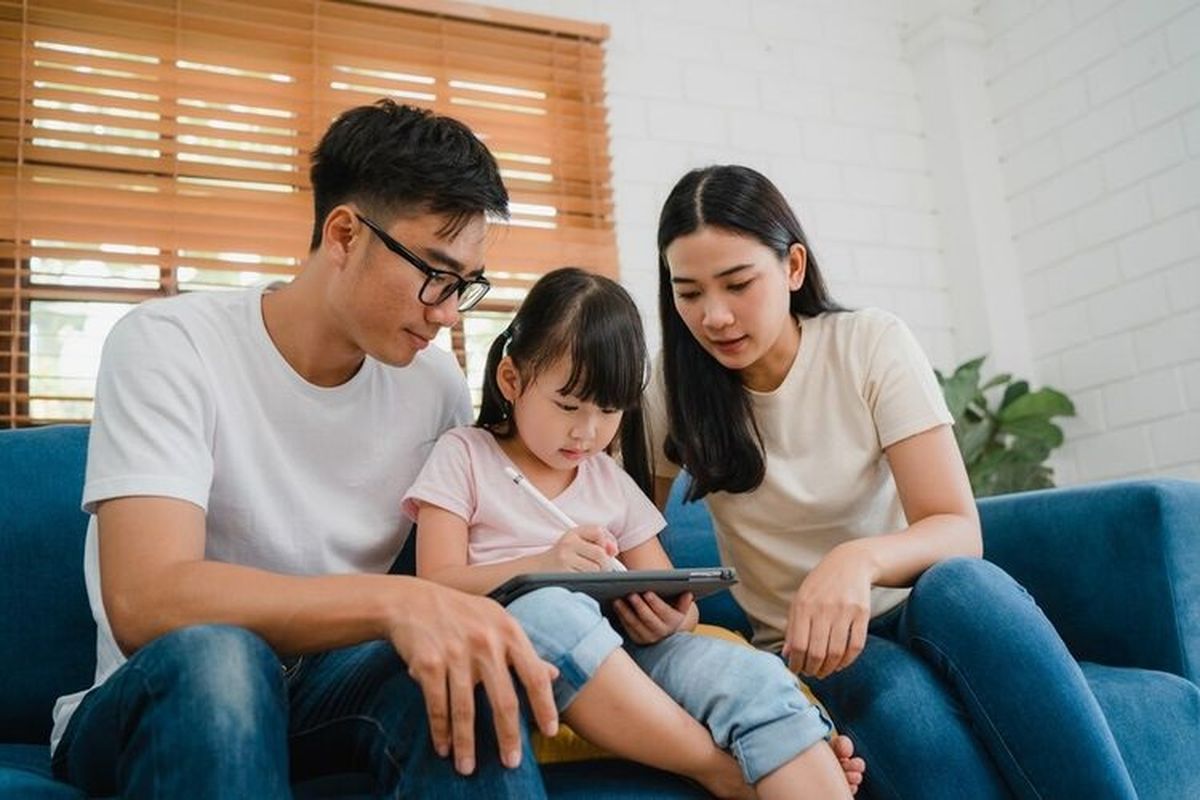 Tabungan anak berperan penting dalam mencapai tujuan keuangan keluarga. 