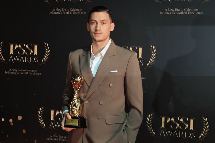 Saat Jay Idzes Tersentuh oleh Legenda 95 Tahun di PSSI Awards 2026...