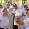 Uji Coba Minum Susu Gratis di Banyumas, Ada yang Tutup Hidung hingga Enggak Doyan