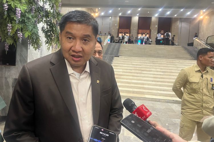 Menteri PKP Maruarar Sirait usai Rapat Koordinasi (Rakor) Satgas Pemulihan Bencana Sumatera di Gedung Nusantara IV DPR/MPR RI, Senayan, Jakarta, Rabu (18/2/2026).