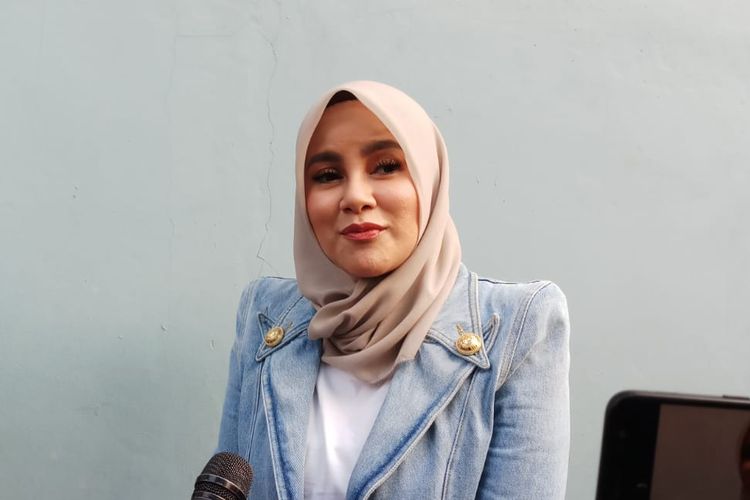 Pembawa acara Olla Ramlan saat ditemui di kawasan Tendean, Jakarta Selatan, Jumat (20/12/2019).