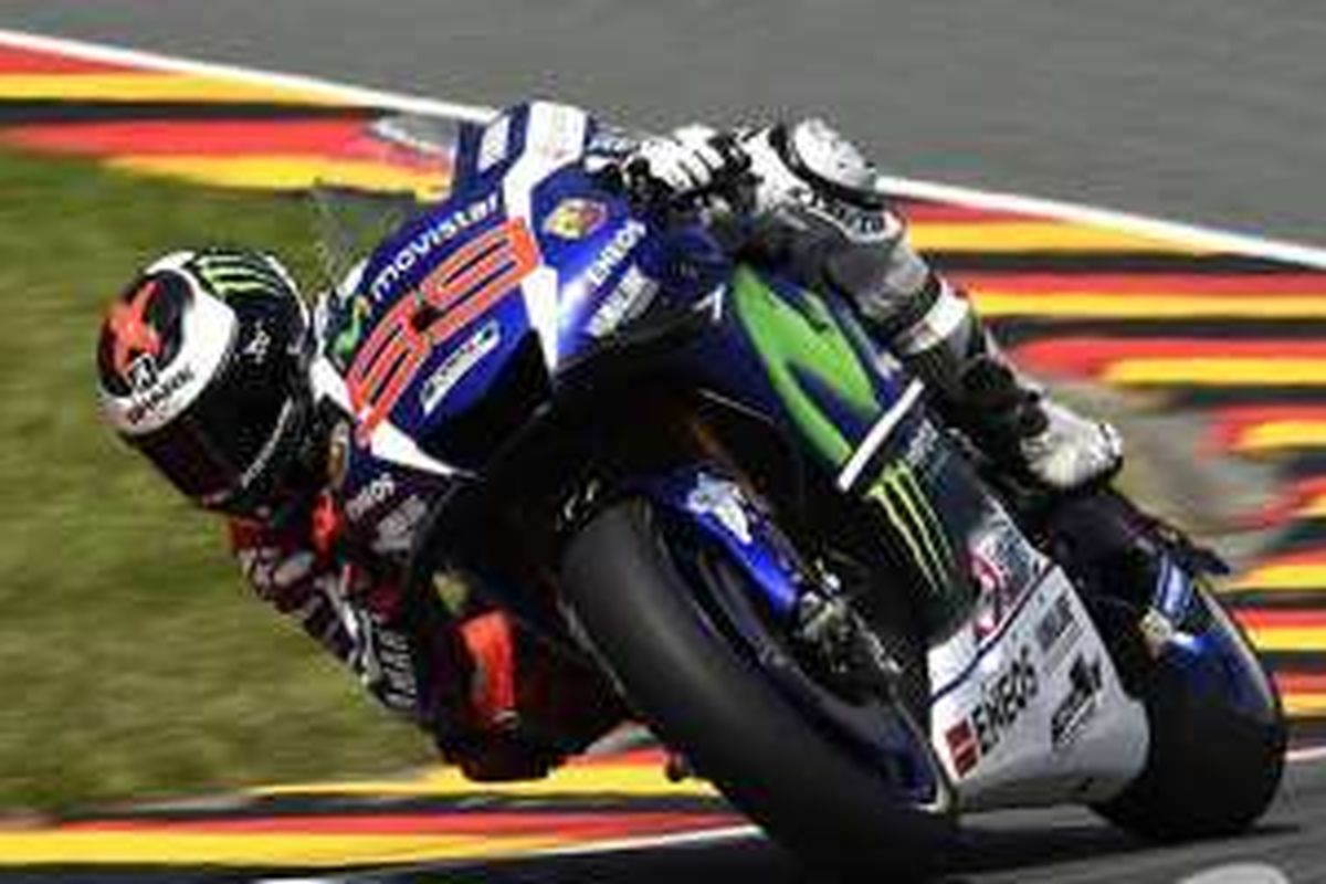 Jorge Lorenzo saat berlaga di GP Jerman, Minggu (17/7/2016).