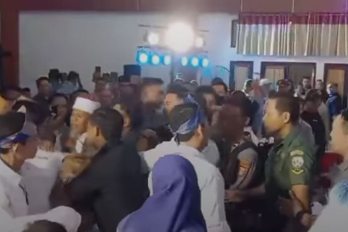 Debat Perdana Pikada Dompu Ricuh, Dipicu Isu Suket Ijazah Palsu