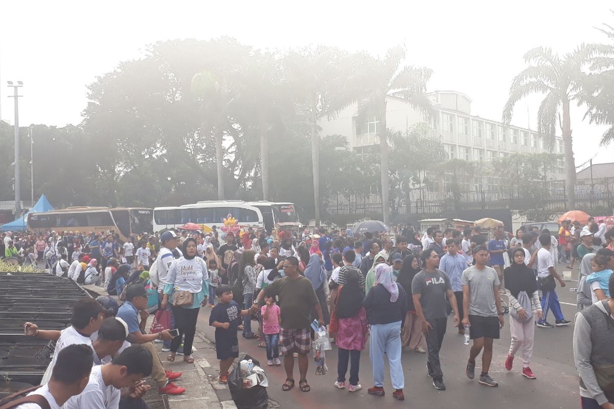 Suasana keramaian Car Free Day di Jalan MH Thamrin, Jakarta Pusat, Minggu (23/6/2019).
