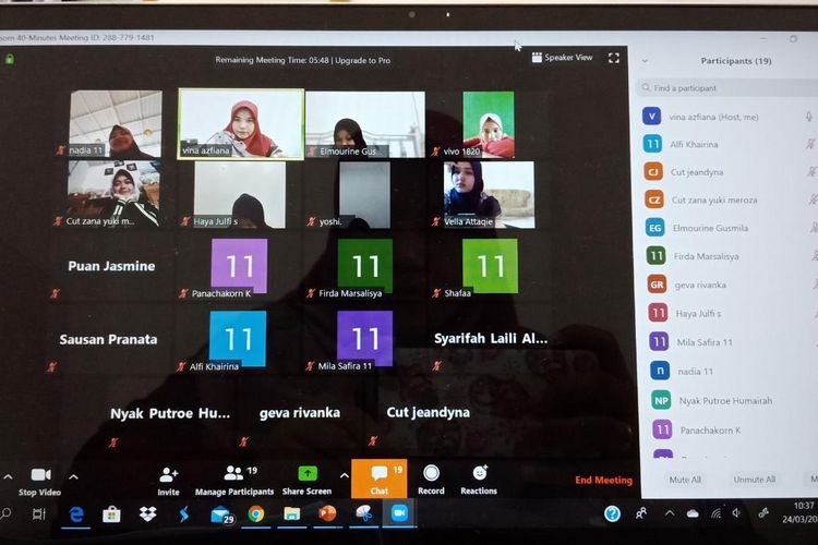 Proses belajar daring menggunakan salah satu platform meeting online dilakukan siswa Fatih School, Banda Aceh.