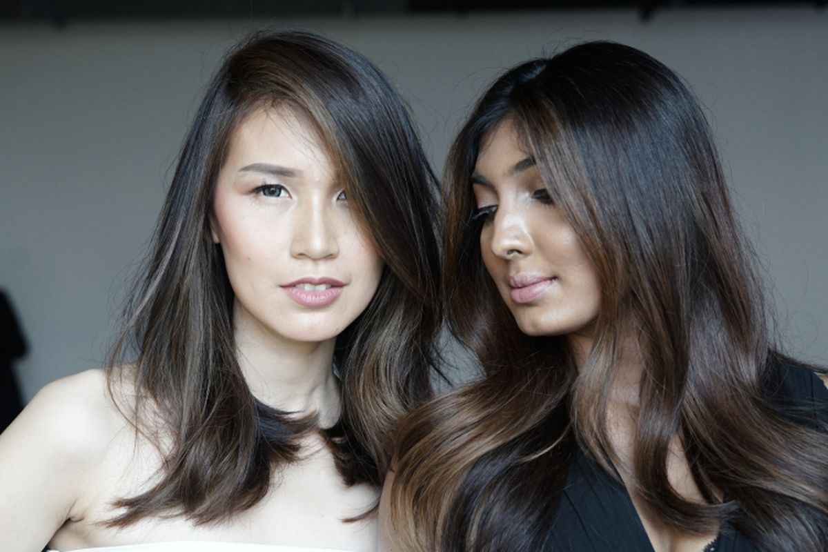 Warna rambut cokelat natural dengan teknik Parisian Brown Balayage.