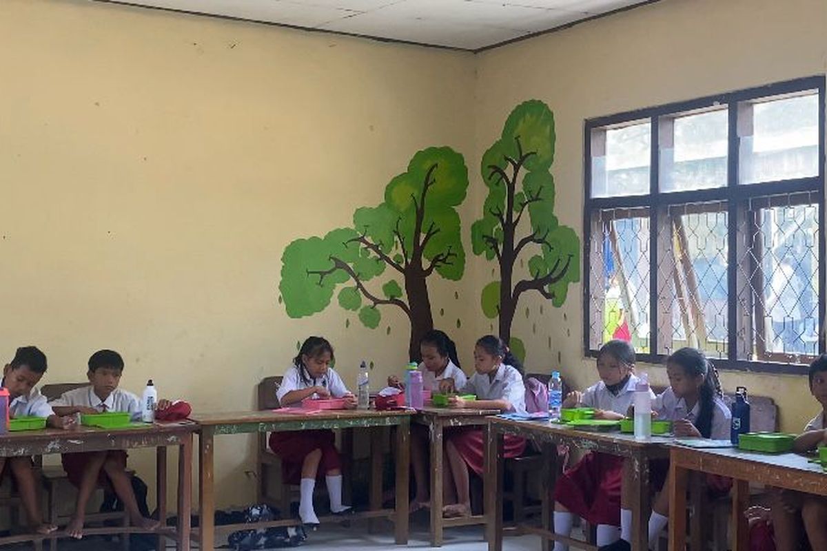 Vegetarian, Siswa SD di Labuan Bajo Pilih Makan Bekal Sendiri daripada Menu Makan Bergizi Gratis