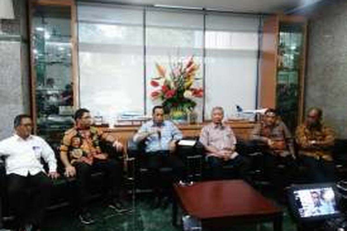 Menteri Perhubungan Budi Karya Sumadi (memegang microphone) meminta bos-bos Pelindo I-IV untuk membenahi masalah internal pelabuhan untuk menekan dwell time, Jakarta, Sabtu (17/9/2016).