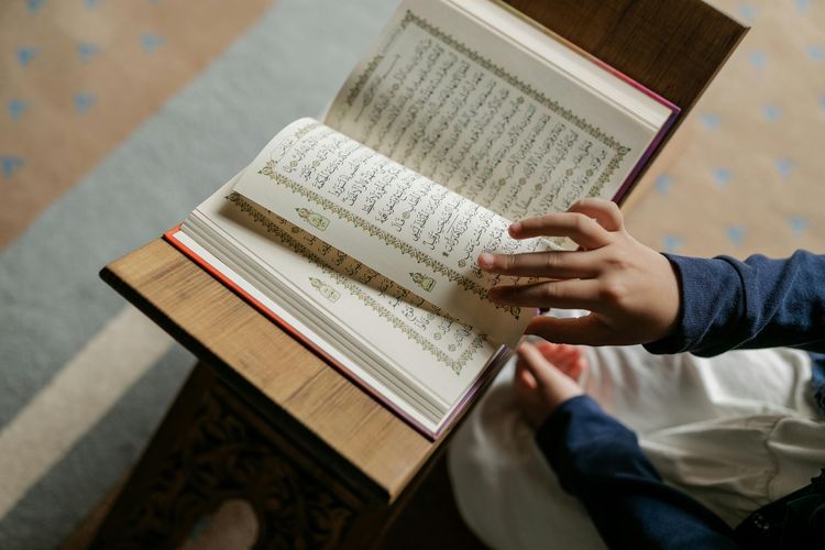 Nuzulul Quran diperingati setiap 17 Ramadhan. Ini sejarah turunnya wahyu pertama Al-Quran serta makna pentingnya bagi umat Islam.