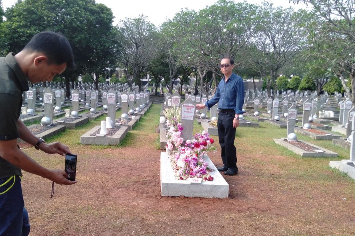 Makam Ani Yudhoyono di Taman Makam Pahlawan Kalibata, Jakarta Selatan, Kamis (13/6/2109) dikunjungi warga yang berziarah. Mereka mendoakan Ibu Ani. 