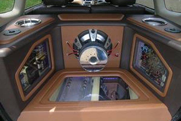 Penempatan speaker untuk mengimbangi suara di depan