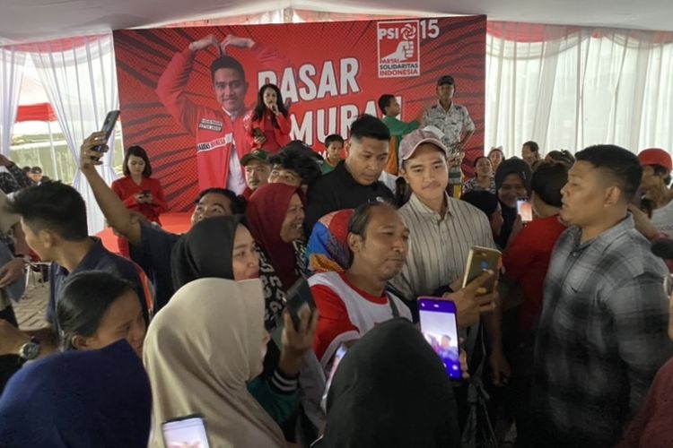 Ketua Umum Partai Solidaritas Indonesia (PSI) Kaesang Pangarep menemui warga Kai Baru, Cilincing, Jakarta Utara, Kamis (11/1/2024).