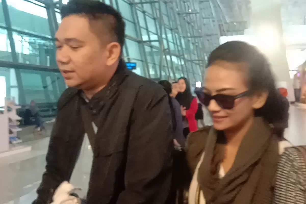 Vanessa Angel tiba di Terminal 3 Bandar Udara Soekarno-Hatta Tangerang, Banten, Senin (1/7/2019).