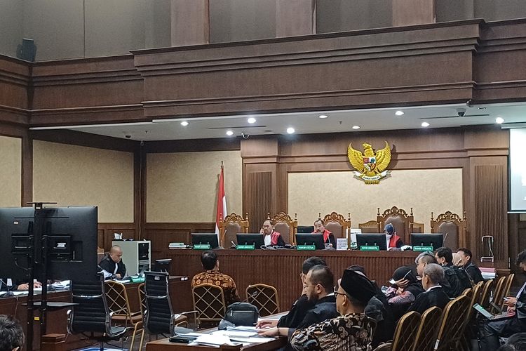 Direktur Politeknik Transportasi Darat Indonesia (PTDI) Kementerian Perhubungan Pandu Yunianto saat dijadikan saksi kasus korupsi Tol Layang MBZ, Selasa (21/5/2014) di Pengadilan Negeri Jakarta Pusat.