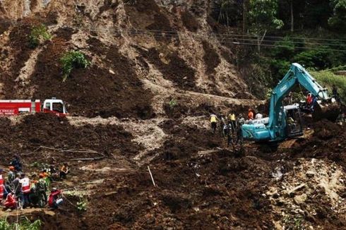 Tanah Longsor di Cigombong, Penumpang KA Sukabumi-Bogor Turun di Cicurug