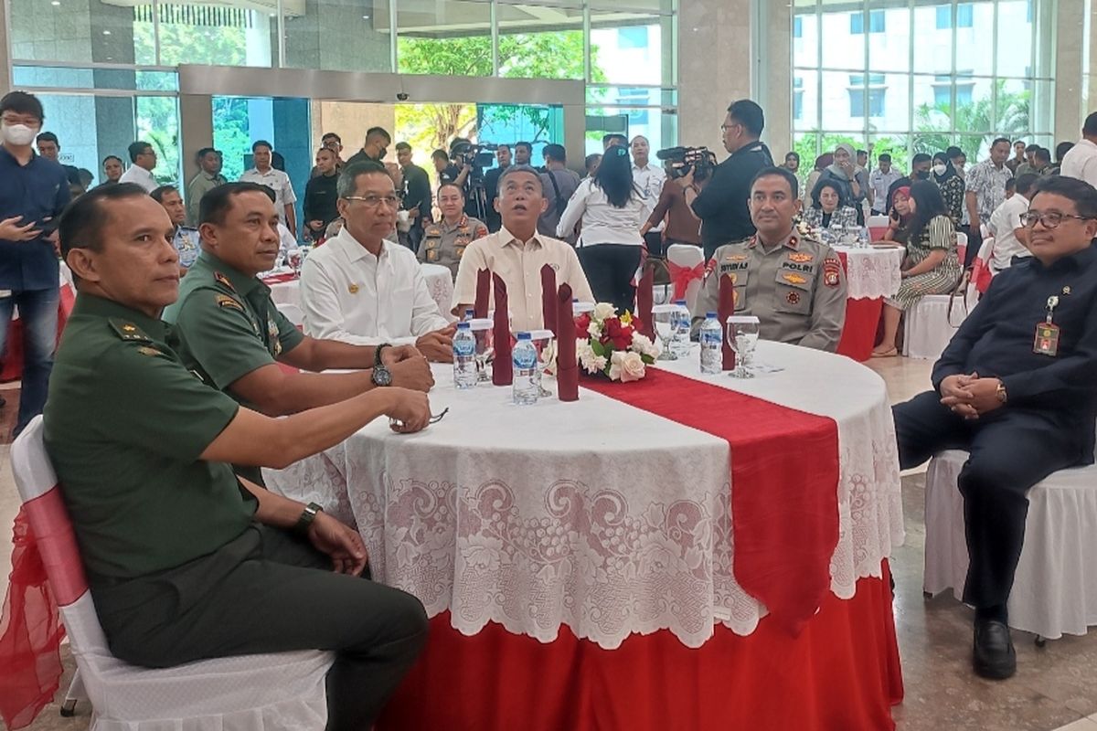 Penjabat Gubernur DKI Jakarta Heru Budi Hartono turut menghadiri kegiatan silaturahmi bersama Forum Komunikasi Pimpinan Daerah (Forkopimda) DKI Jakarta pada Rabu (3/5/2023).