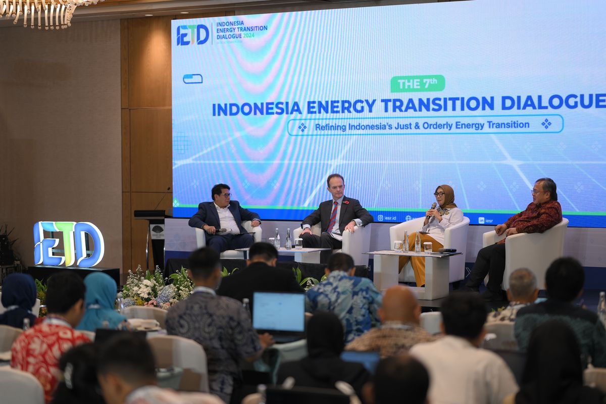 Salah satu sesi dalam Indonesia Energy Transition Dialogue (IETD) 2024 yang diselenggarakan oleh Institute for Essential Services Reform (IESR), Indonesia Clean Energy Forum (ICEF) dan Kementerian Energi dan Sumber Daya Mineral (KESDM) di Jakarta, Senin (4/11/2024).