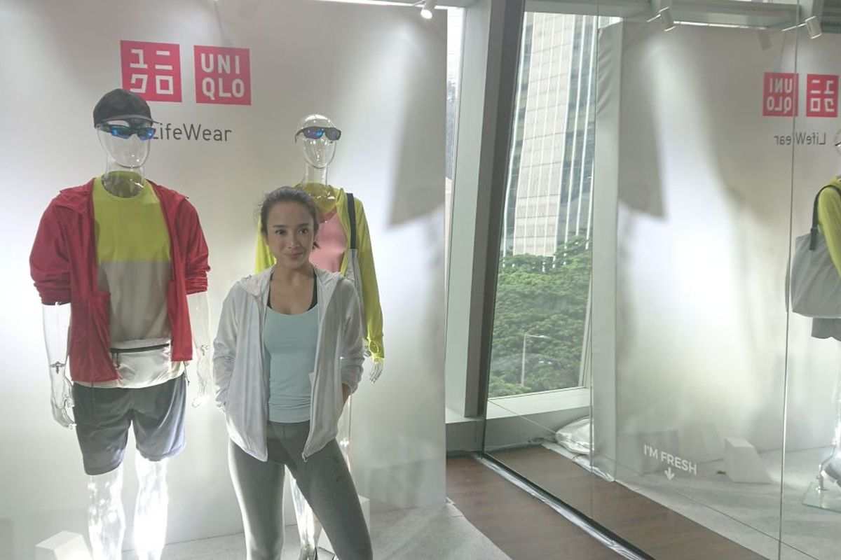 Aktris dan penyanyi Dea Ananda berpose pada acara Fun Sport Session with UNIQLO di Jakarta, Jumat (28/2/2020).