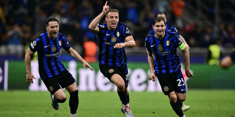 Davide Frattesi merayakan mencetak gol keempat timnya dalam pertandingan sepak bola leg kedua semifinal Liga Champions antara Inter Milan vs Barcelona di Stadion Giuseppe Meazza di Milan pada 6 Mei 2025.(Photo by Marco BERTORELLO / AFP)