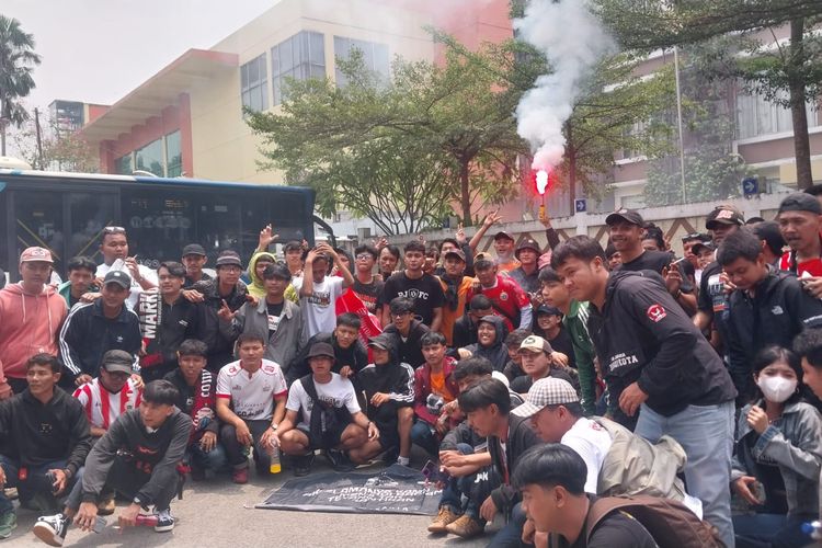 150 Jakmania Bogor Kota Berangkat Menuju GBK Gunakan 3 Bus, Bawa Snare hingga Bass Drum