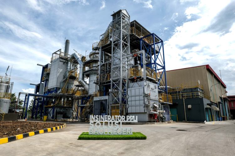 Pengelolaan limbah dengan metode insinerasi dari PPLI menjadi solusi pengelolaan limbah B3 industri di Indonesia. .