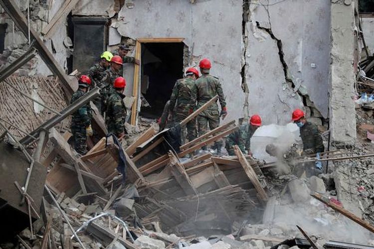 Rumah yang hancur di Nagorno-Karabakh akibat perang Azerbaijan-Armenia. Kedua pihak saling menyalahkan saat melanggar gencatan senjata yang disepakati pada 10 Oktober 2020.