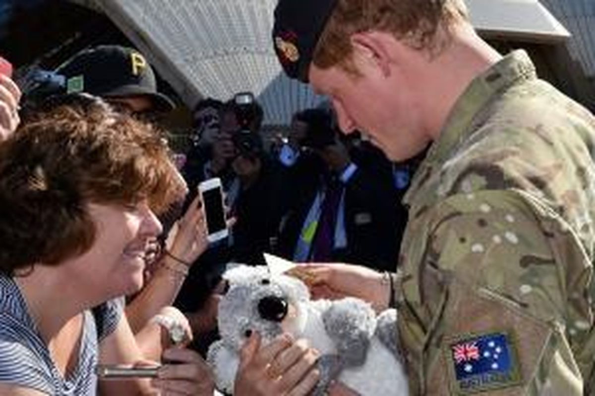 Pangeran Harry saat berada di Australia dalam dinas resmi militer bersama Angkatan Darat Kerajaan Inggris.