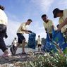 Aksi Beach Clean-Up di Labuan Bajo Peringati Hari Laut Sedunia