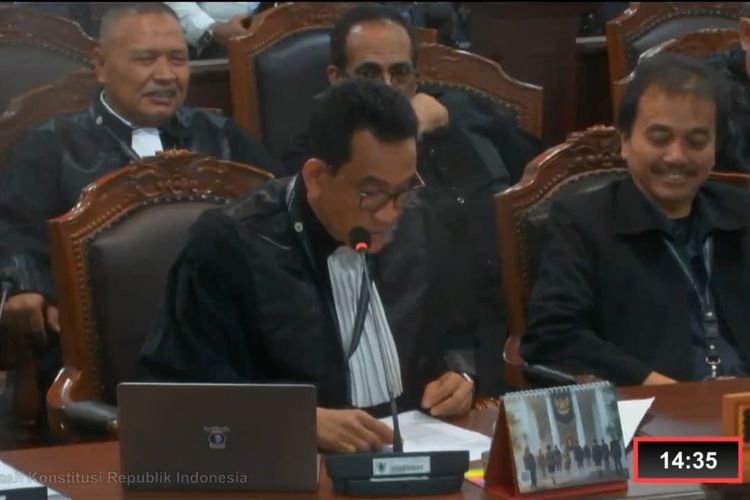 Refly Harun menjadi kuasa hukum Roy Suryo, Dokter Tifa, dan Rismon dalam sidang perkara Nomor 50/PUU-XXIV/2026, di Gedung MK, Jakarta, Selasa (10/2/2026).