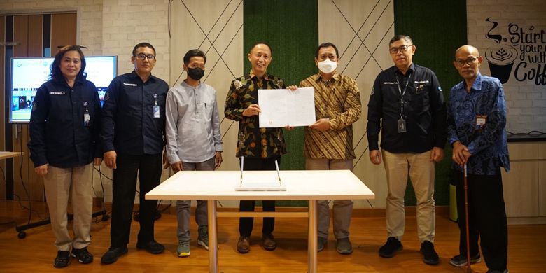Kementerian KP dengan PT. Tridacna Banyu Lestari menandatangani Perjanjian Kerja Sama Operasional (KSO) pengembangan Marine Aquarium Education Center di Pangandaran, di Gedung Mina Bahari 3, Jakarta, Jumat (4/11/2022).