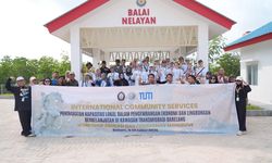 Delegasi Summer Course 2026 Tanam Mangrove di Tanjung Banon, Batam