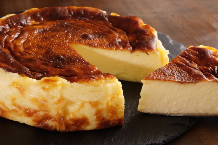 Ilustrasi basque cheesecake.