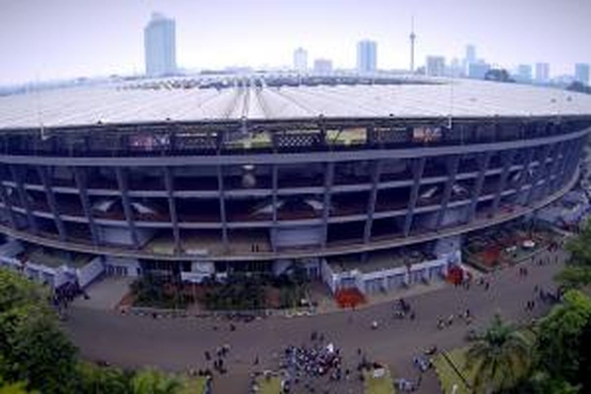 Suasana di Stadion Gelora Bung Karno, Jakarta, saat May Day (Hari Buruh) 2014, direkam dari udara menggunakan drone.