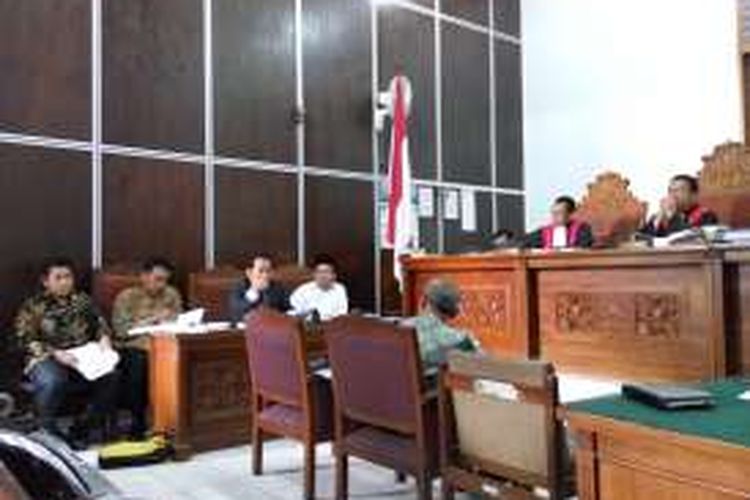 Badan Penegak Disiplin Organisasi (BPDO) Partai Keadilan Sejahtera (PKS), Iman Nugraha menjadi saksi pihak tergugat dalam sidang gugatan perdata Wakil Ketua DPR Fahri Hamzah terhadap PKS. Sidang digelar di  Pengadilan Negeri Jakarta Selatan, Senin (3/10/2016).