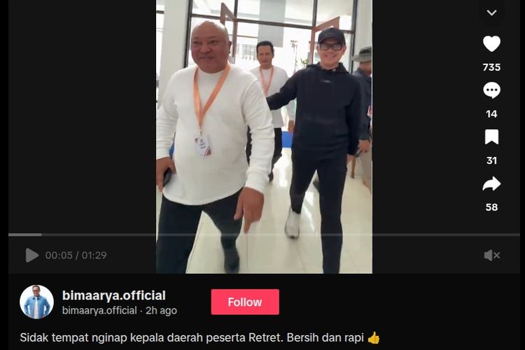 Wamendagri Bima Arya saat menyidak kamar para kepala daerah peserta retreat gelombang kedua di Kampus IPDN Jatinangor, Jawa Barat, Rabu (25/6/2025)