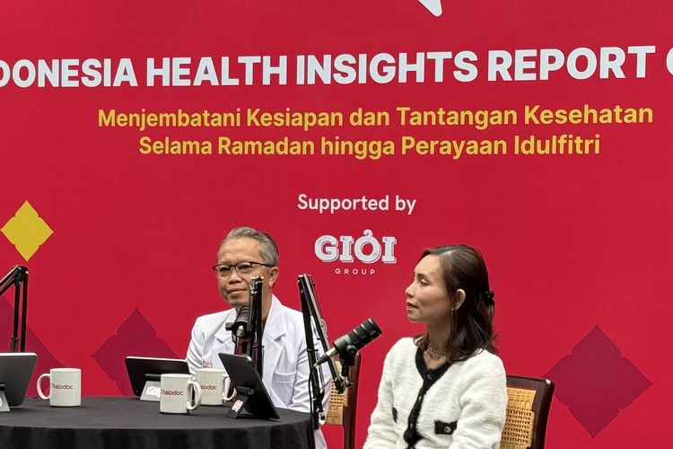 Board of Medical Excellence Halodoc, dr. Irwan Heriyanto, MARS dan Chief Marketing Officer Halodoc, Fibriyani Elastria dalam acara Halodoc Talks di Jakarta Pusat, Rabu (21/1/2026).