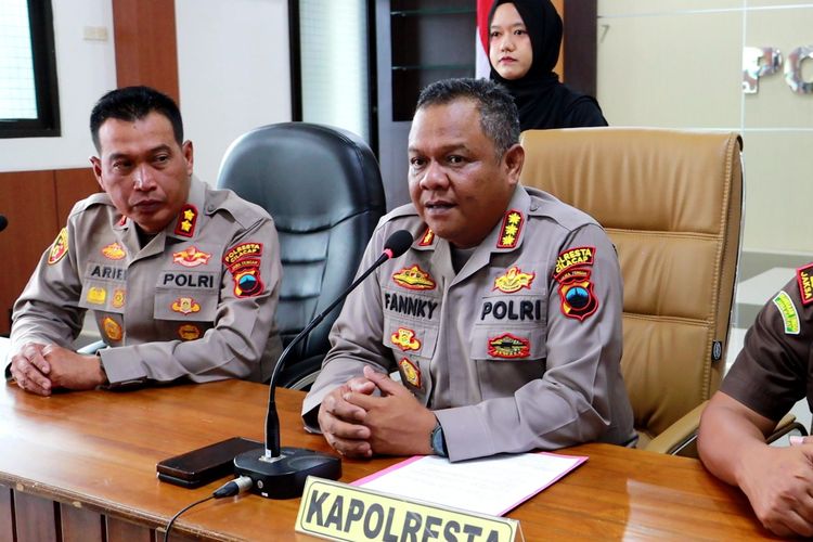 Kapolresta Cilacap Kombes Fannky Ani Sugiharto saat umgkap kasus di mapolresta, Rabu (27/9/2023).